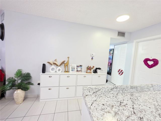 6960 20TH AVENUE N 302, St Petersburg, FL 33710