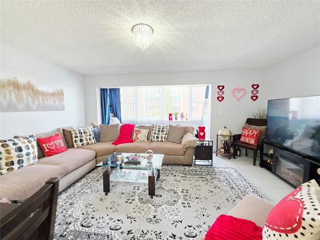 6960 20TH AVENUE N 302, St Petersburg, FL 33710