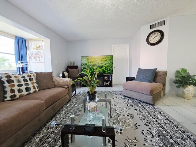 6960 20TH AVENUE N 302, St Petersburg, FL 33710