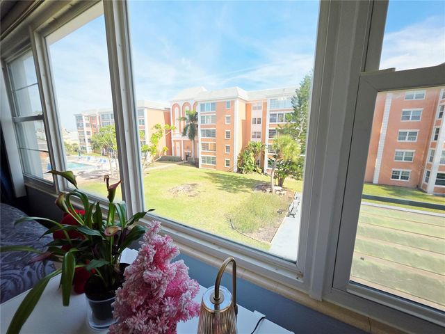 6960 20TH AVENUE N 302, St Petersburg, FL 33710