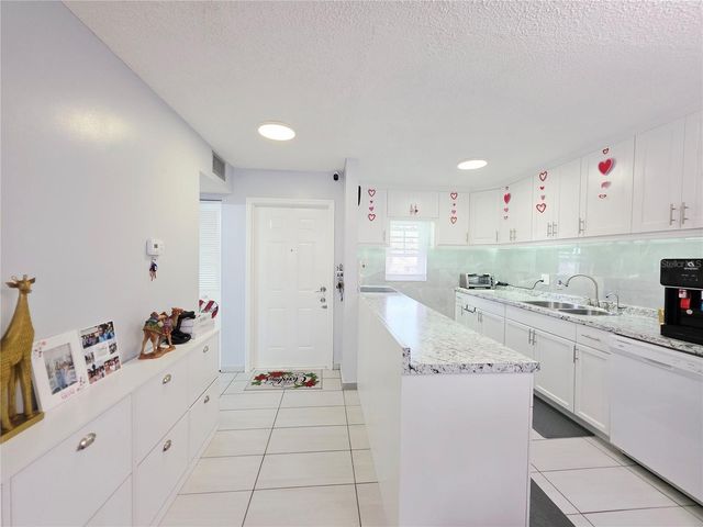 6960 20TH AVENUE N 302, St Petersburg, FL 33710