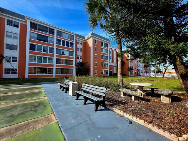 6960 20TH AVENUE N 302, St Petersburg, FL 33710