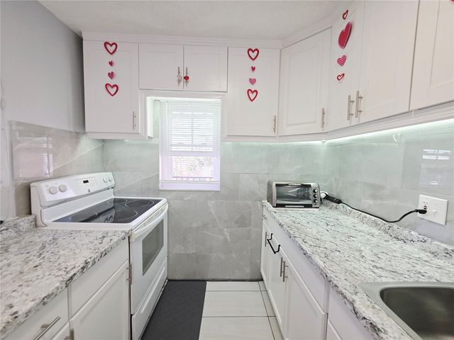 6960 20TH AVENUE N 302, St Petersburg, FL 33710