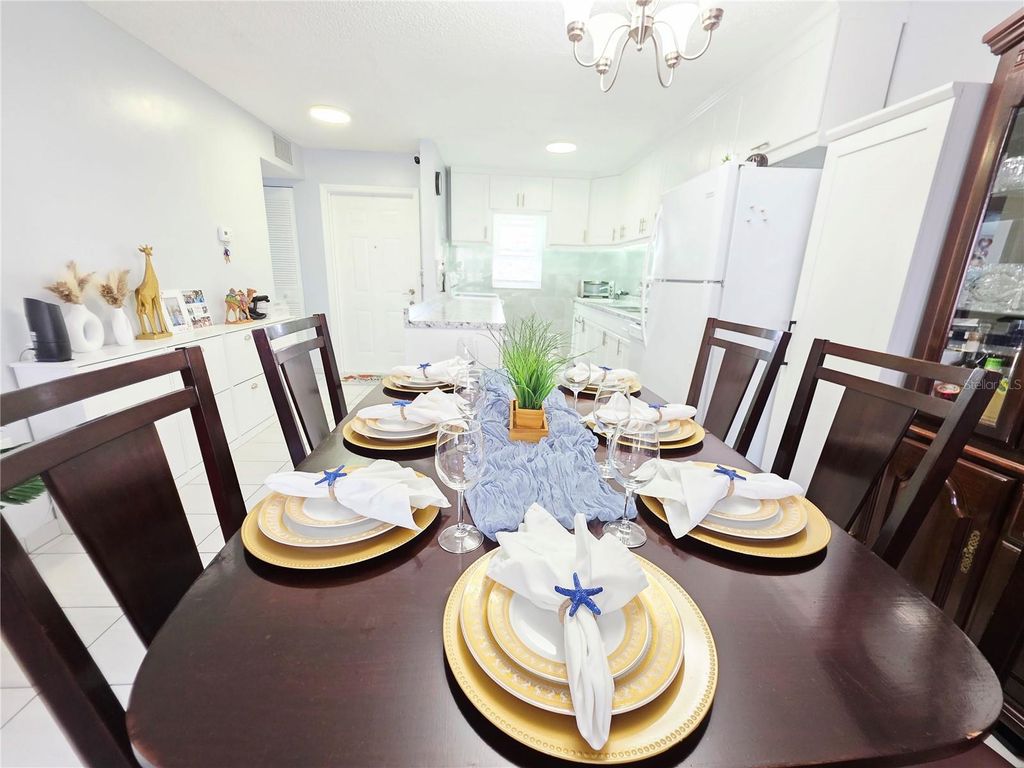 Image 14 of property listing at 6960 20TH AVENUE N 302, St Petersburg, FL 33710