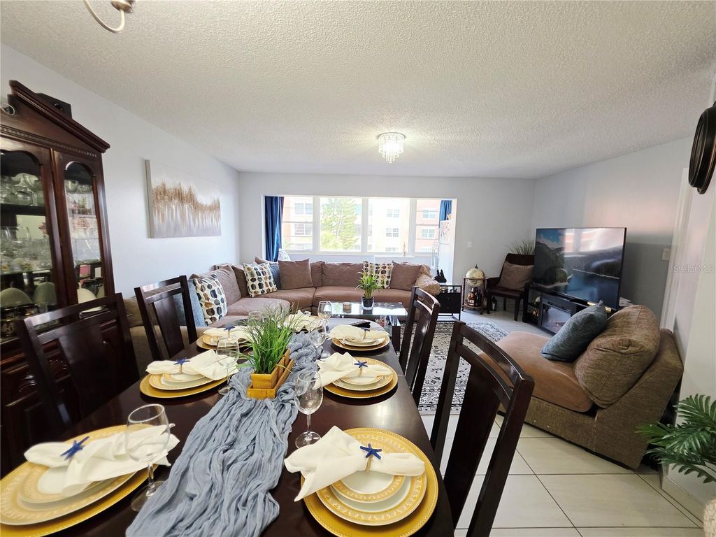 Image 16 of property listing at 6960 20TH AVENUE N 302, St Petersburg, FL 33710