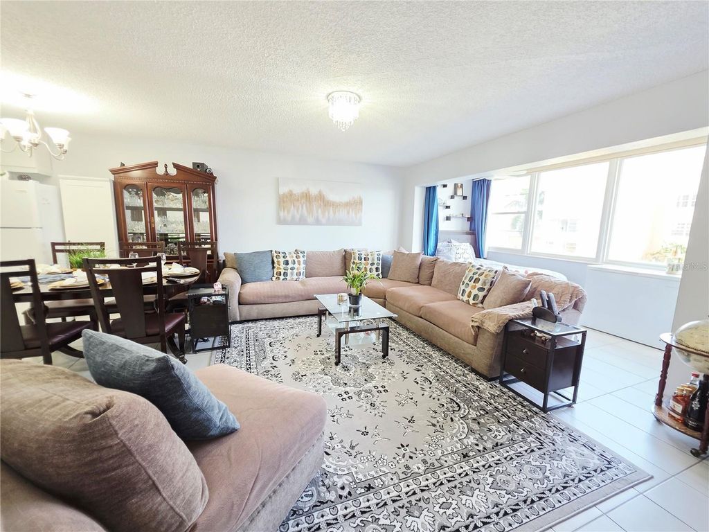 Image 17 of property listing at 6960 20TH AVENUE N 302, St Petersburg, FL 33710