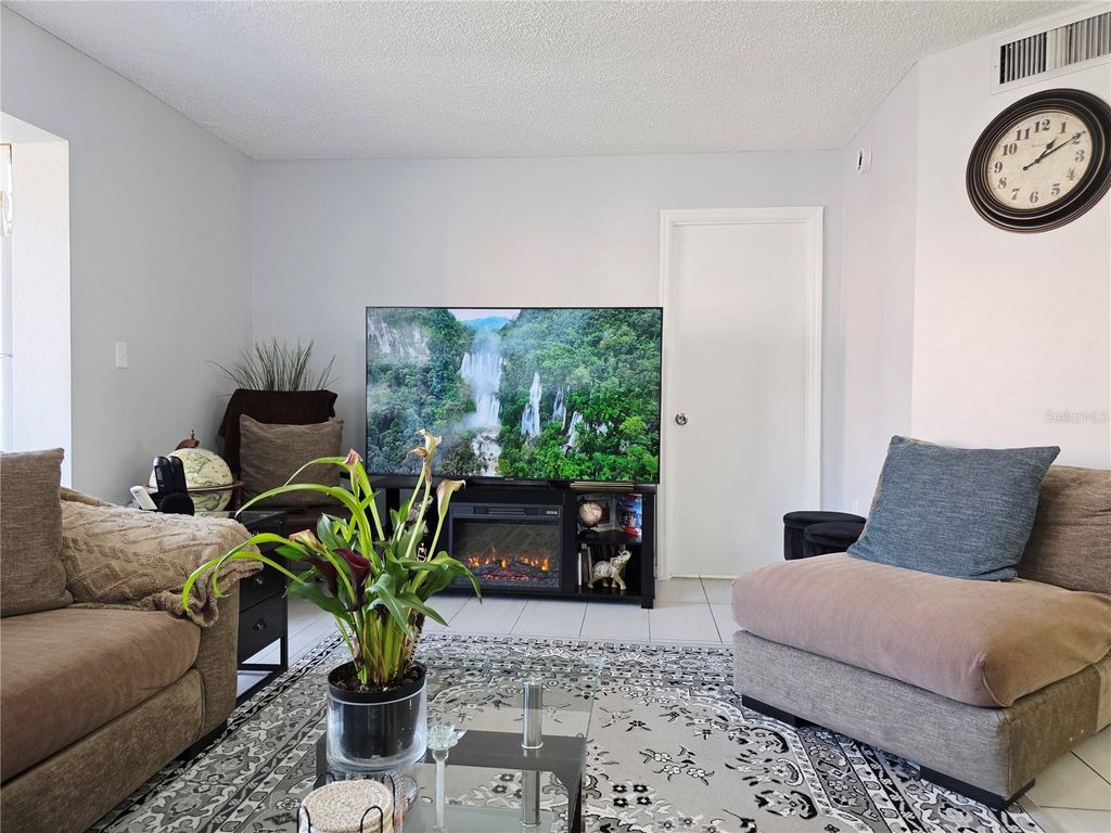 Image 20 of property listing at 6960 20TH AVENUE N 302, St Petersburg, FL 33710