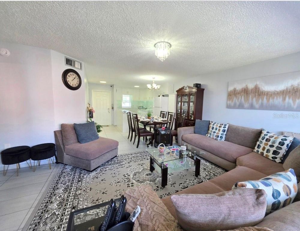 Image 21 of property listing at 6960 20TH AVENUE N 302, St Petersburg, FL 33710