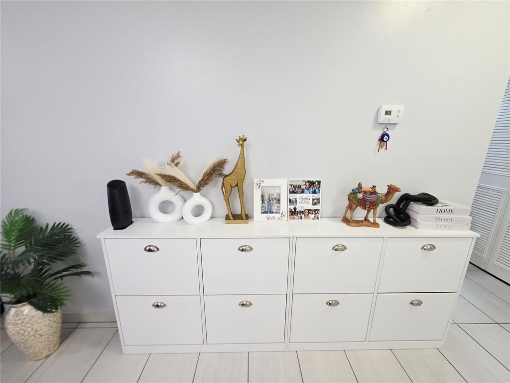 Image 23 of property listing at 6960 20TH AVENUE N 302, St Petersburg, FL 33710