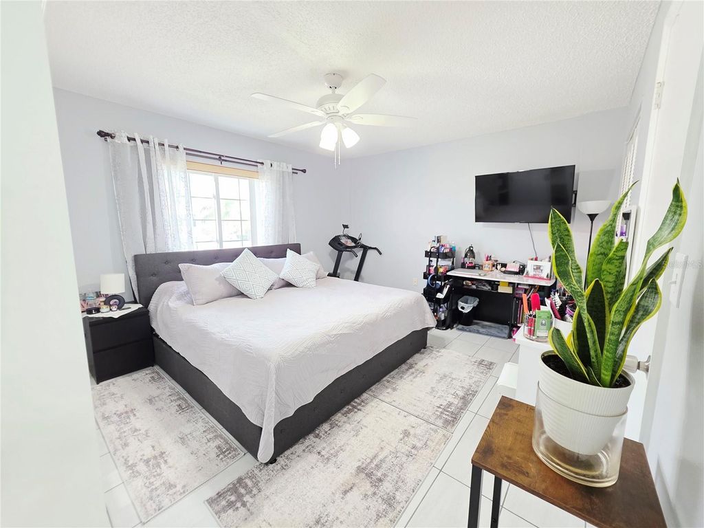 Image 24 of property listing at 6960 20TH AVENUE N 302, St Petersburg, FL 33710