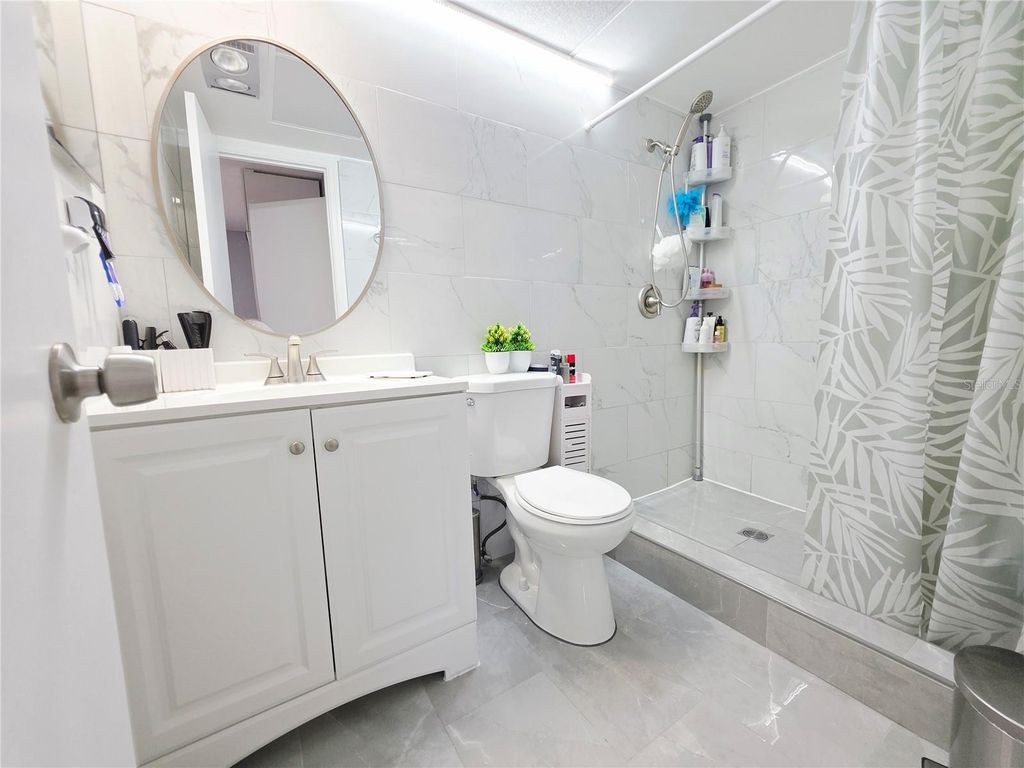 Image 28 of property listing at 6960 20TH AVENUE N 302, St Petersburg, FL 33710