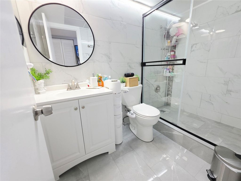 Image 32 of property listing at 6960 20TH AVENUE N 302, St Petersburg, FL 33710