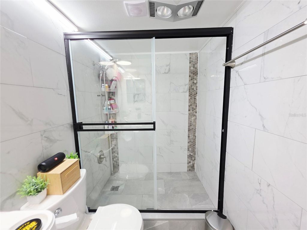 Image 33 of property listing at 6960 20TH AVENUE N 302, St Petersburg, FL 33710