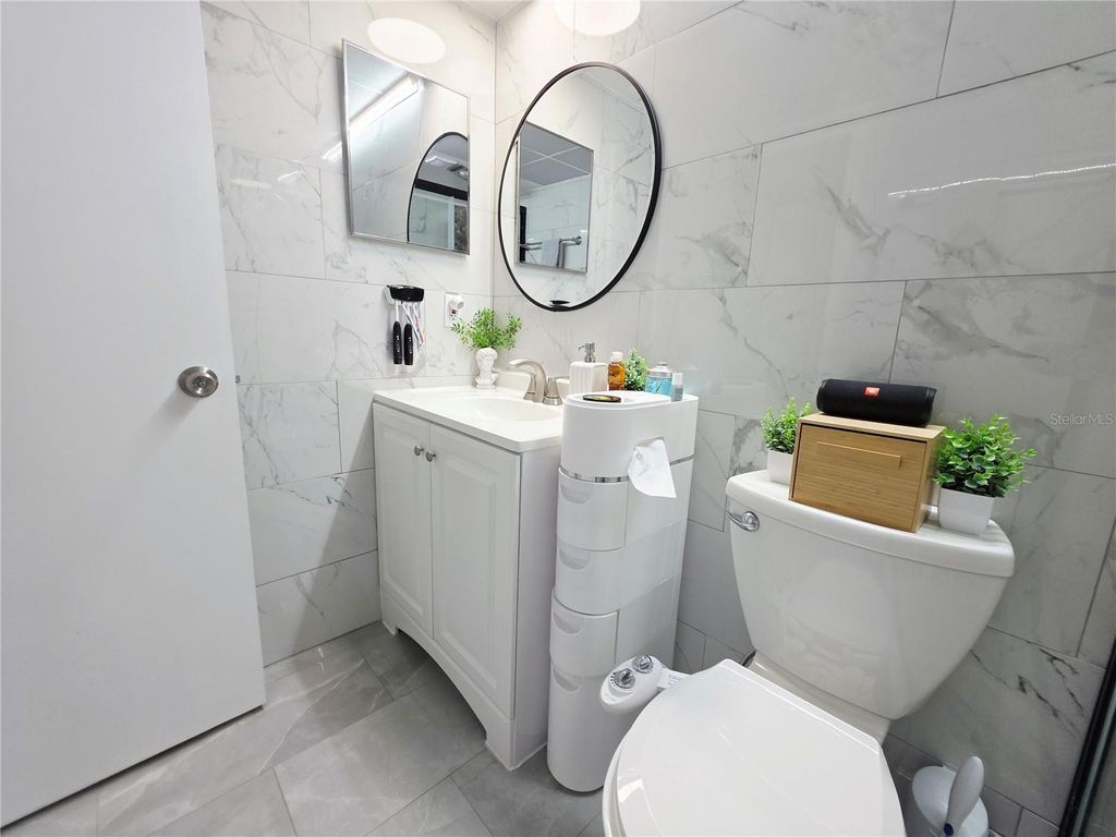 Image 34 of property listing at 6960 20TH AVENUE N 302, St Petersburg, FL 33710