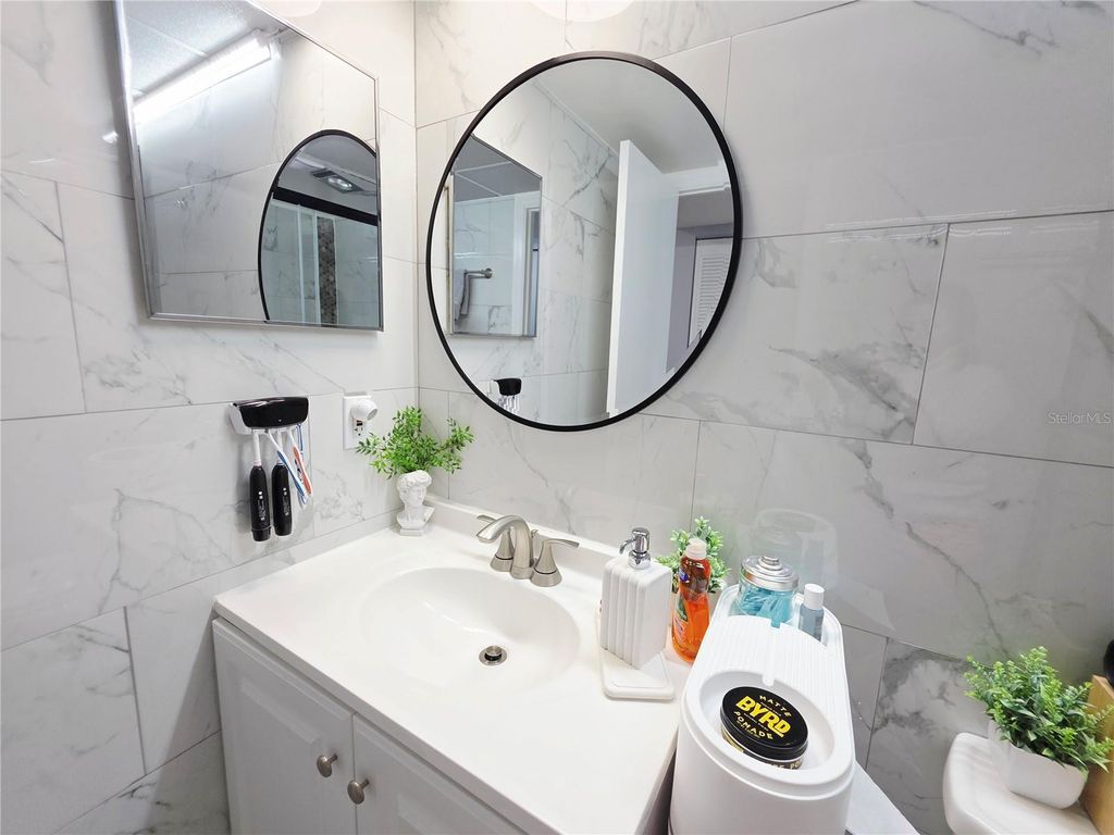 Image 35 of property listing at 6960 20TH AVENUE N 302, St Petersburg, FL 33710