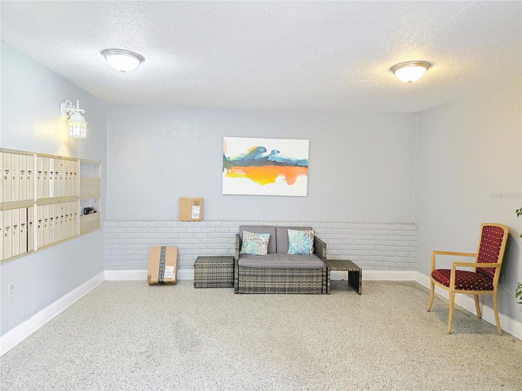 Image 41 of property listing at 6960 20TH AVENUE N 302, St Petersburg, FL 33710