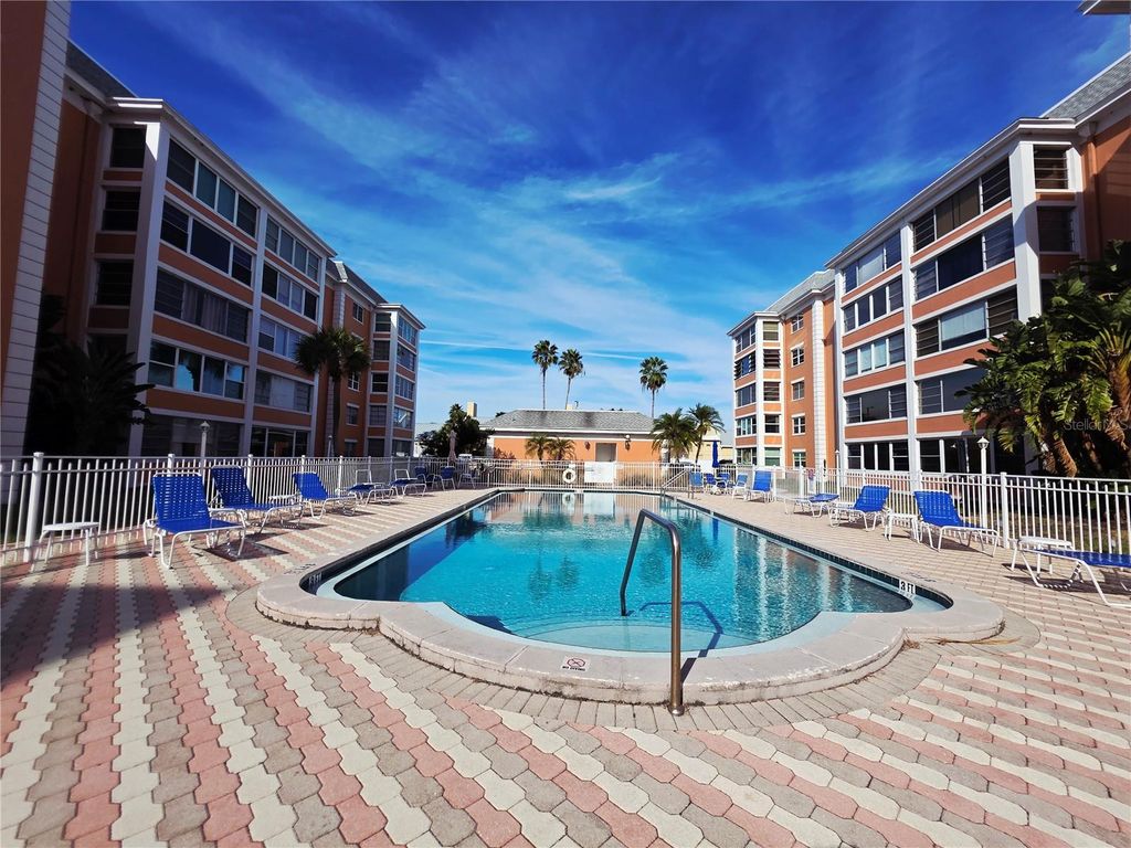 Image 49 of property listing at 6960 20TH AVENUE N 302, St Petersburg, FL 33710