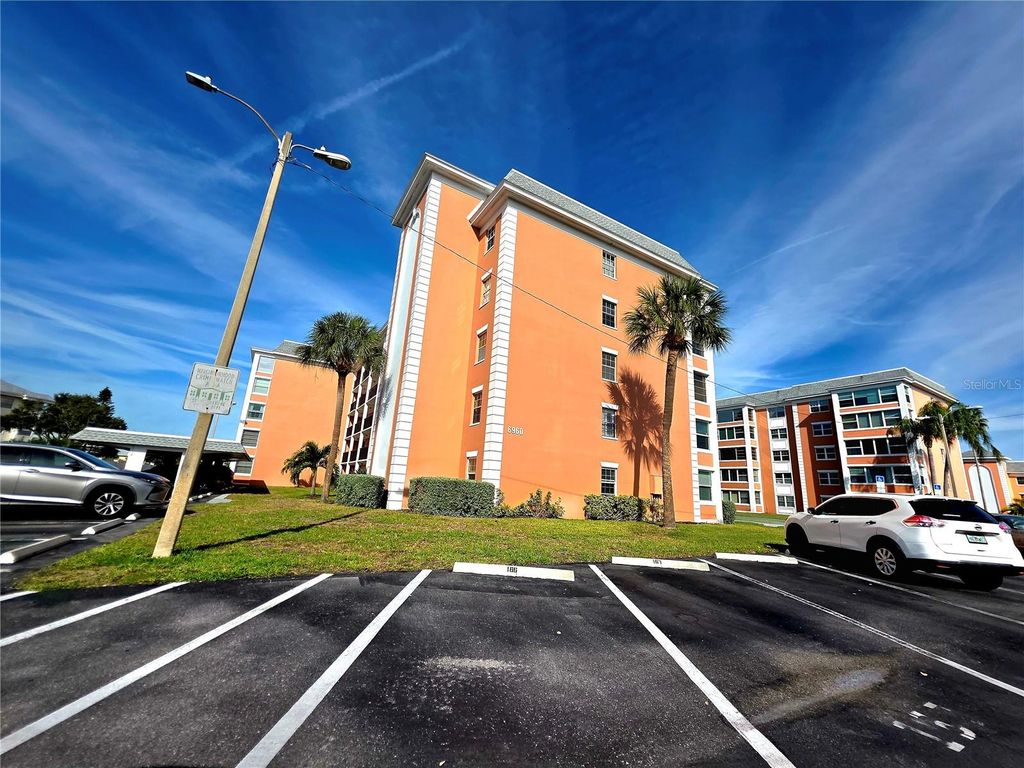 Image 53 of property listing at 6960 20TH AVENUE N 302, St Petersburg, FL 33710