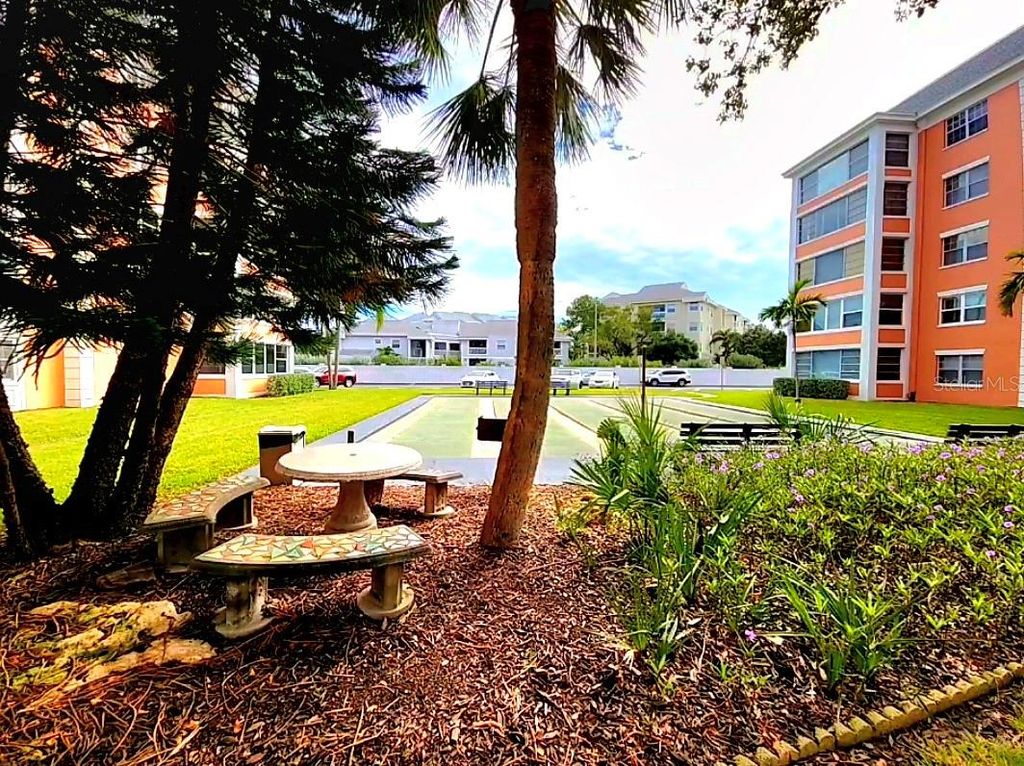 Image 56 of property listing at 6960 20TH AVENUE N 302, St Petersburg, FL 33710