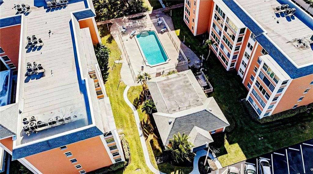 Image 59 of property listing at 6960 20TH AVENUE N 302, St Petersburg, FL 33710