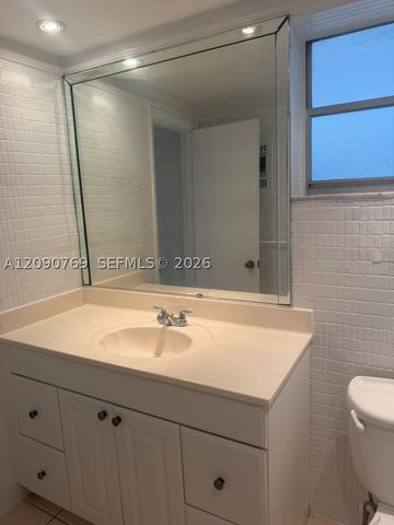 330 SE 2nd St 202E, Hallandale Beach, FL 33009