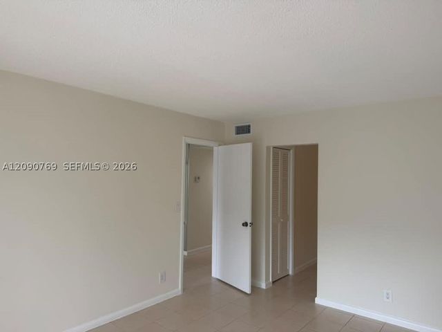 330 SE 2nd St 202E, Hallandale Beach, FL 33009