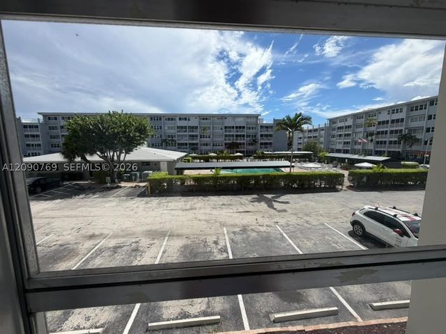 330 SE 2nd St 202E, Hallandale Beach, FL 33009