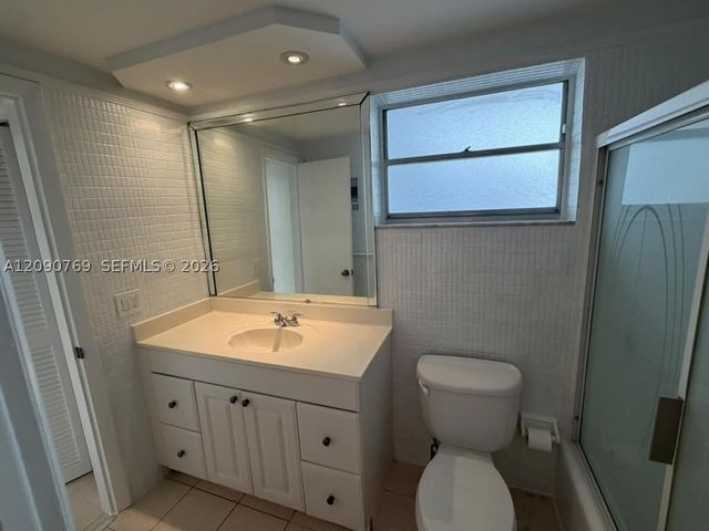 330 SE 2nd St 202E, Hallandale Beach, FL 33009