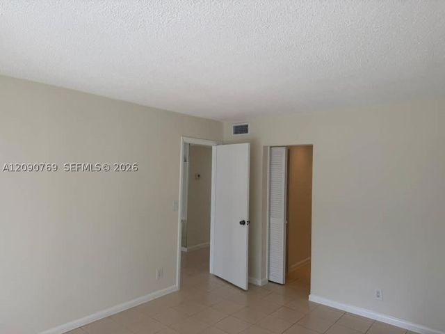 330 SE 2nd St 202E, Hallandale Beach, FL 33009