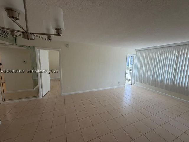 330 SE 2nd St 202E, Hallandale Beach, FL 33009
