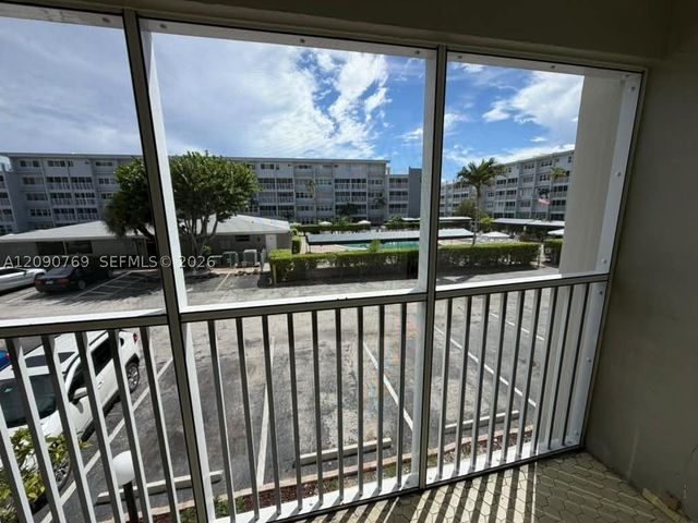 330 SE 2nd St 202E, Hallandale Beach, FL 33009