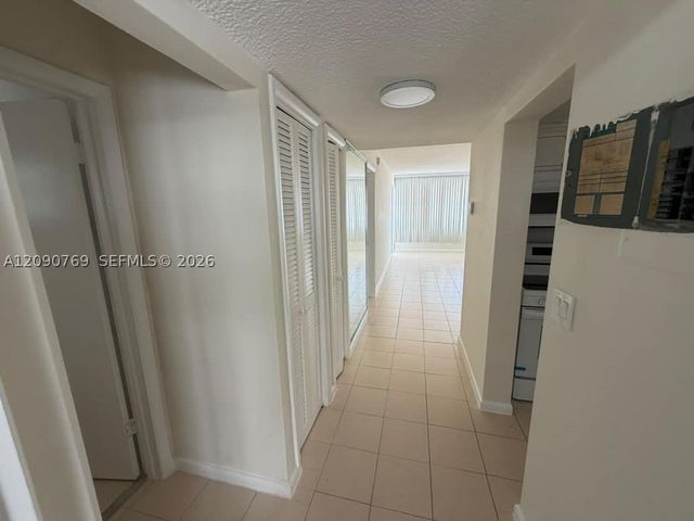 330 SE 2nd St 202E, Hallandale Beach, FL 33009