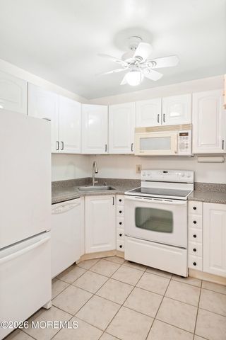 154 Cross Slope Court G, Manalapan, NJ 07726