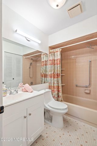 154 Cross Slope Court G, Manalapan, NJ 07726