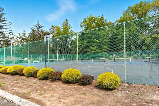 154 Cross Slope Court G, Manalapan, NJ 07726