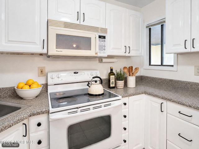 154 Cross Slope Court G, Manalapan, NJ 07726