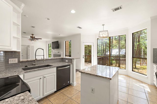 131 Molokini DR, Bastrop, TX 78602