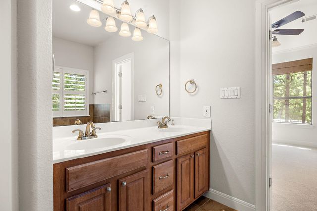 131 Molokini DR, Bastrop, TX 78602