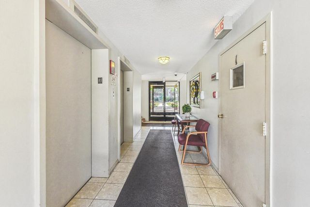5500 Lincoln Avenue 201W, Morton Grove, IL 60053