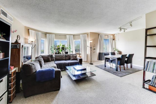 5500 Lincoln Avenue 201W, Morton Grove, IL 60053