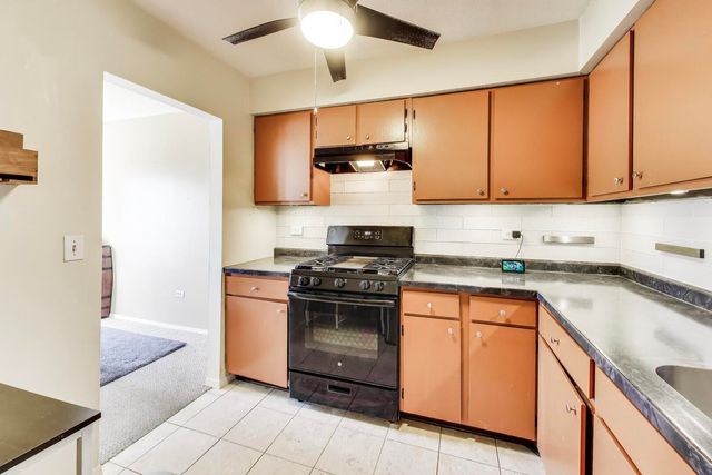 5500 Lincoln Avenue 201W, Morton Grove, IL 60053
