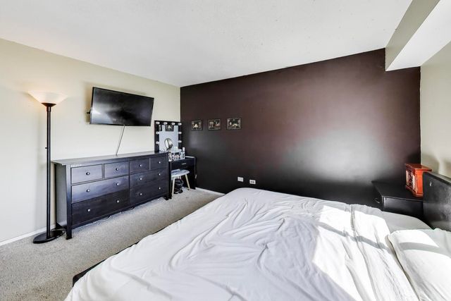 5500 Lincoln Avenue 201W, Morton Grove, IL 60053