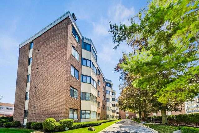 5500 Lincoln Avenue 201W, Morton Grove, IL 60053
