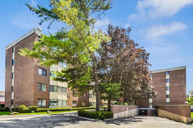 5500 Lincoln Avenue 201W, Morton Grove, IL 60053