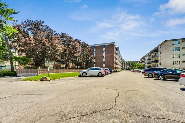 5500 Lincoln Avenue 201W, Morton Grove, IL 60053
