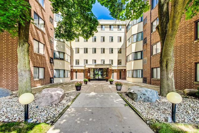 5500 Lincoln Avenue 201W, Morton Grove, IL 60053