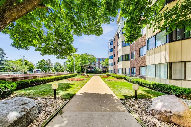 5500 Lincoln Avenue 201W, Morton Grove, IL 60053
