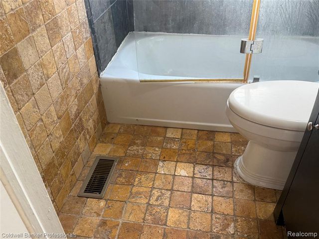624 E Saratoga Street, Ferndale, MI 48220