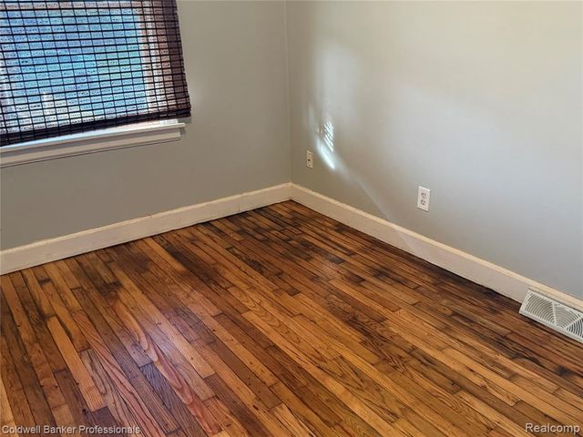 624 E Saratoga Street, Ferndale, MI 48220