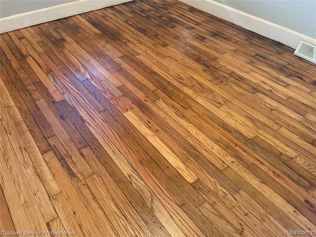 624 E Saratoga Street, Ferndale, MI 48220